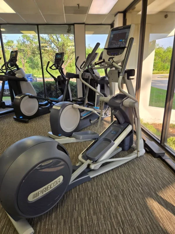 Precor EFX 885 P82 Elliptical Console - Used Commercial Quality - Imagen 2